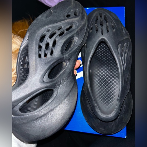 Yeezy Foam Runners - Picture 1 of 3